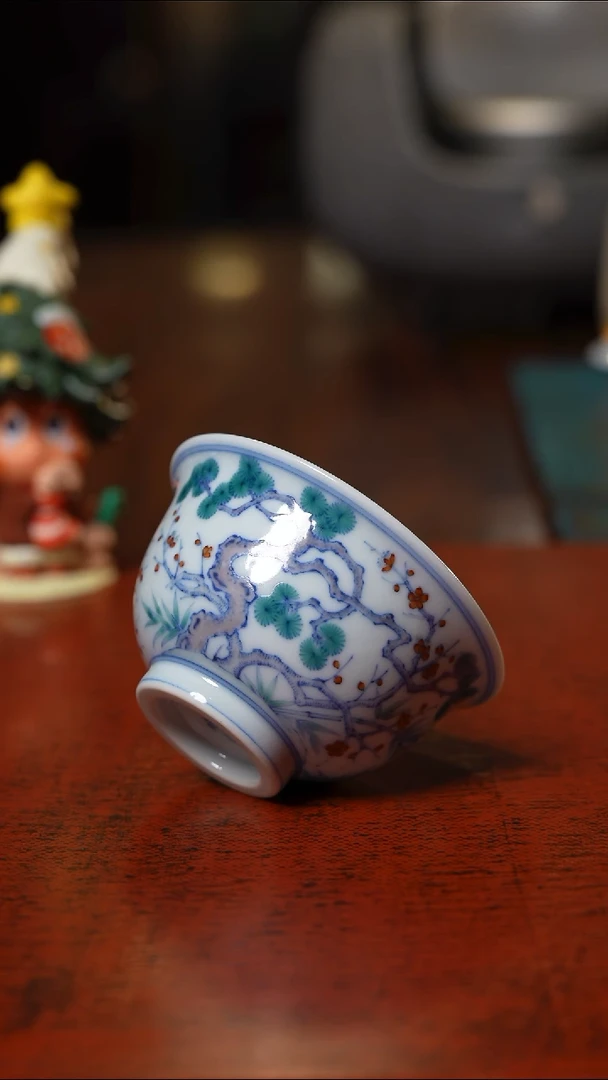 小愚斋斗彩松竹梅压手杯