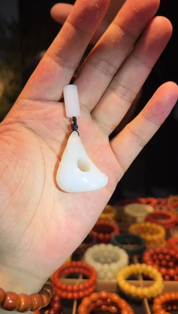 手串未镶嵌和田玉挂件
