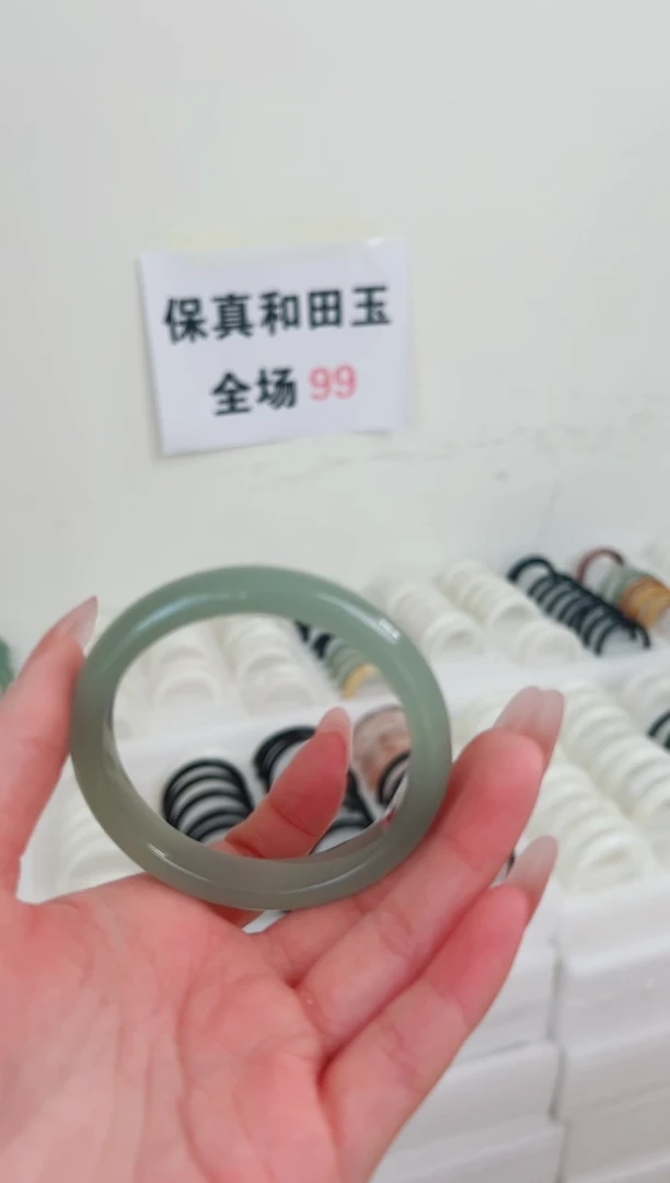 未镶嵌手镯石英质玉D33-56.8