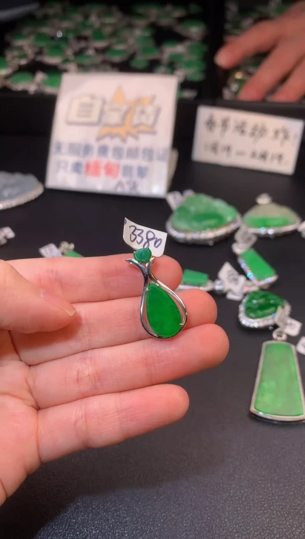 【闪购商品】翡翠颈饰18K金镶嵌翡翠