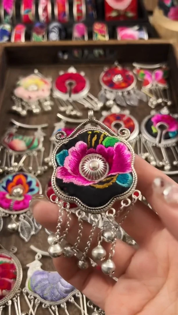 【闪购商品】织绣民族风老绣饰品230