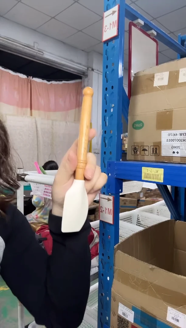 硅胶-米色-圆挂小刮