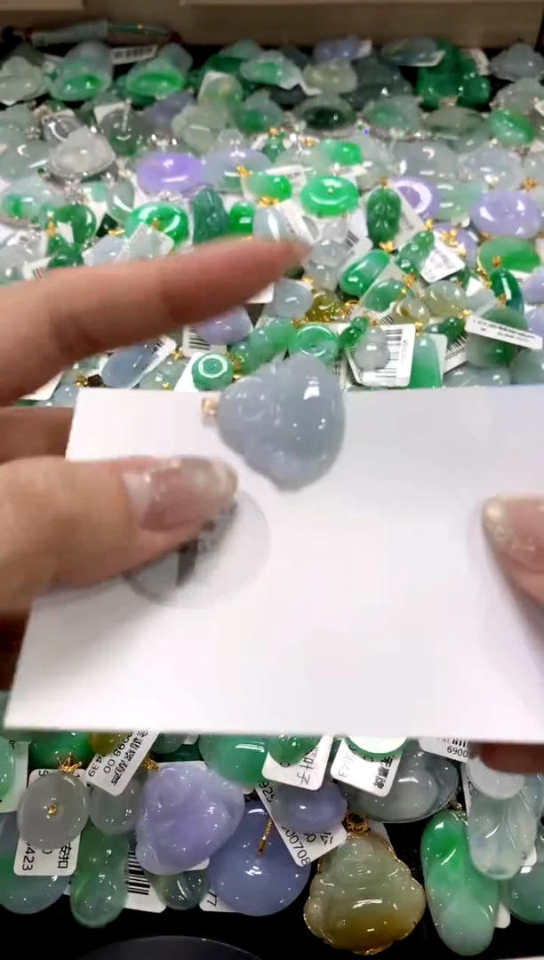 颈饰18K金镶嵌翡翠1111111111111111