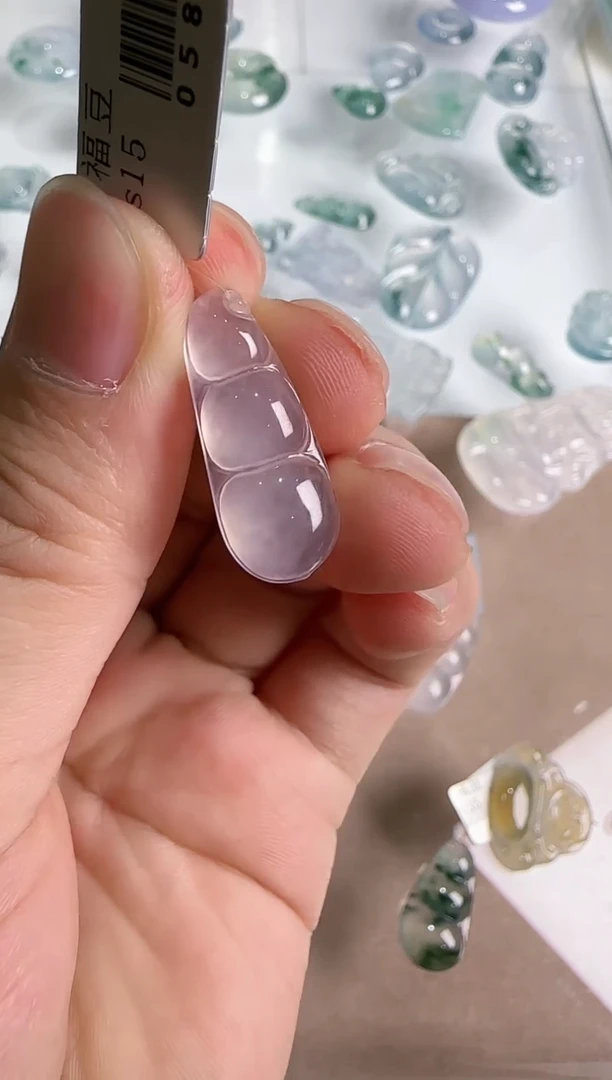 【闪购商品】翡翠吊坠(不含链)未镶嵌..