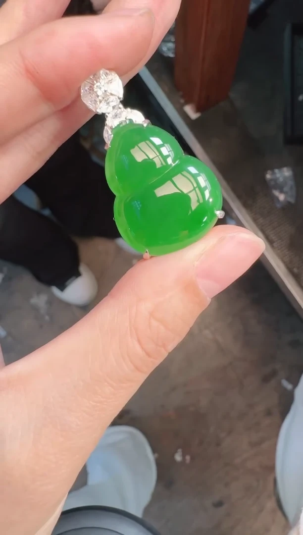 未镶嵌定制翡翠A货有轻微色差属于正常现象，葫芦1