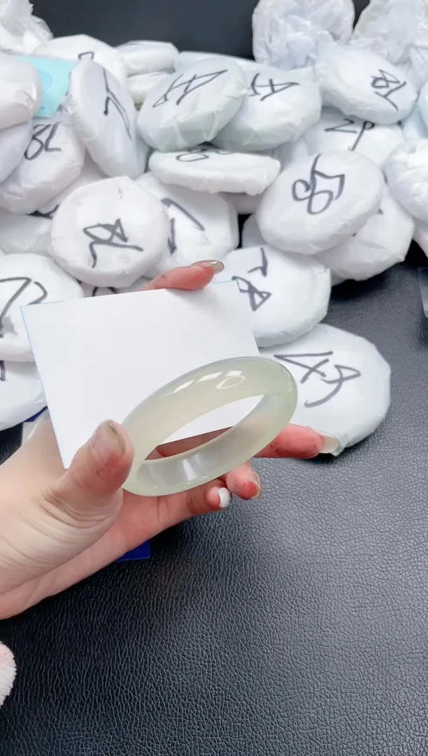 【闪购商品】石英质玉手镯未镶嵌25J251-55