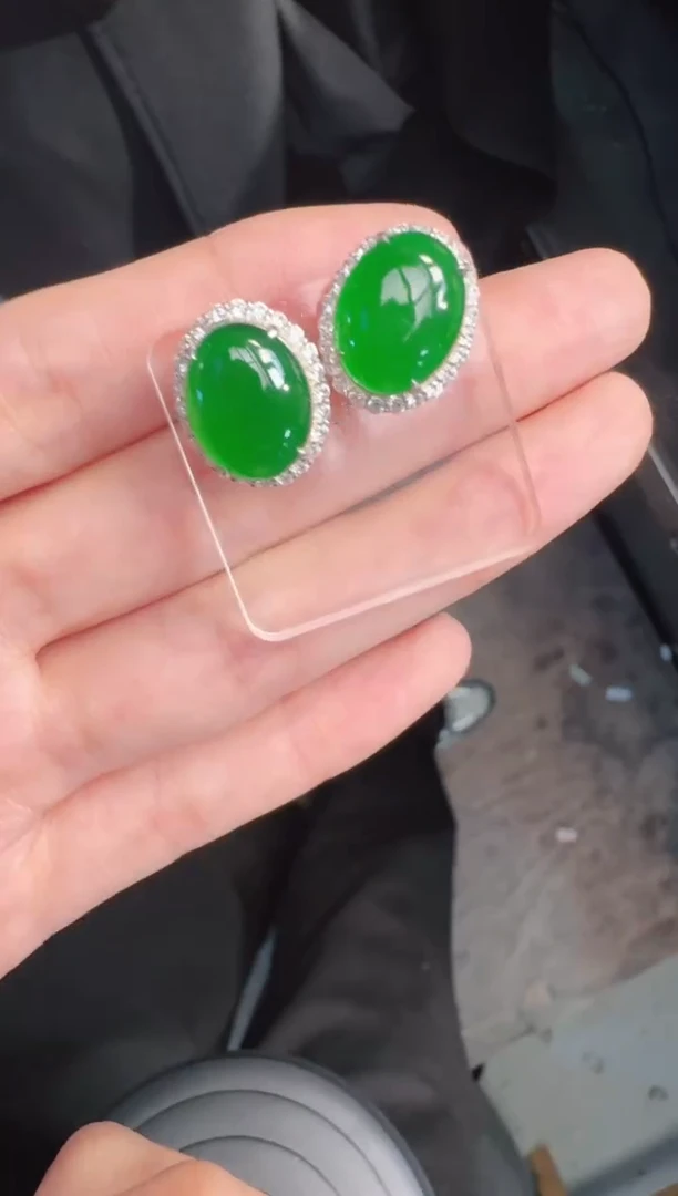 未镶嵌定制翡翠A货有轻微色差属于正常现象，耳钉1