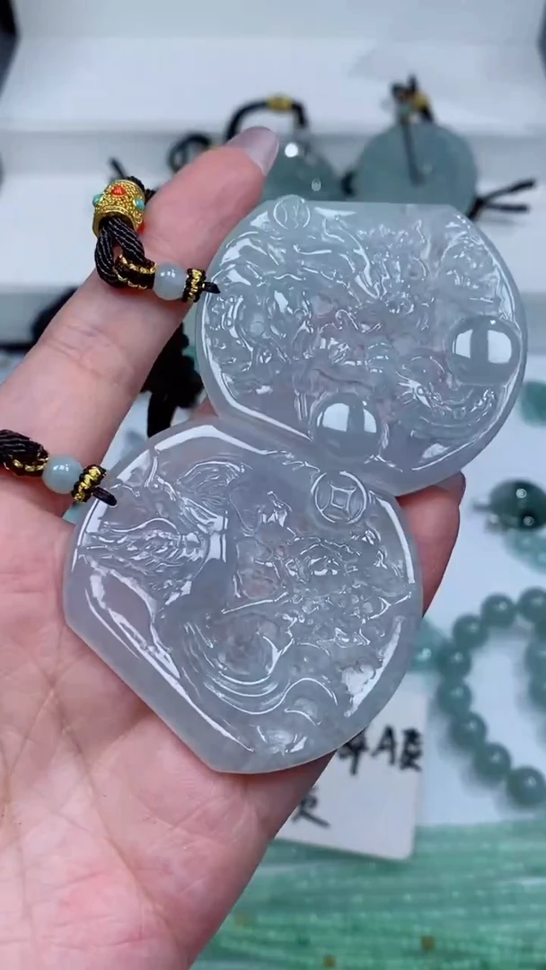 颈饰未镶嵌翡翠吊坠 一对