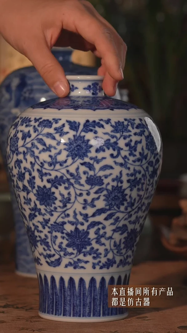 其他陶瓷满工满绘梅瓶摆件