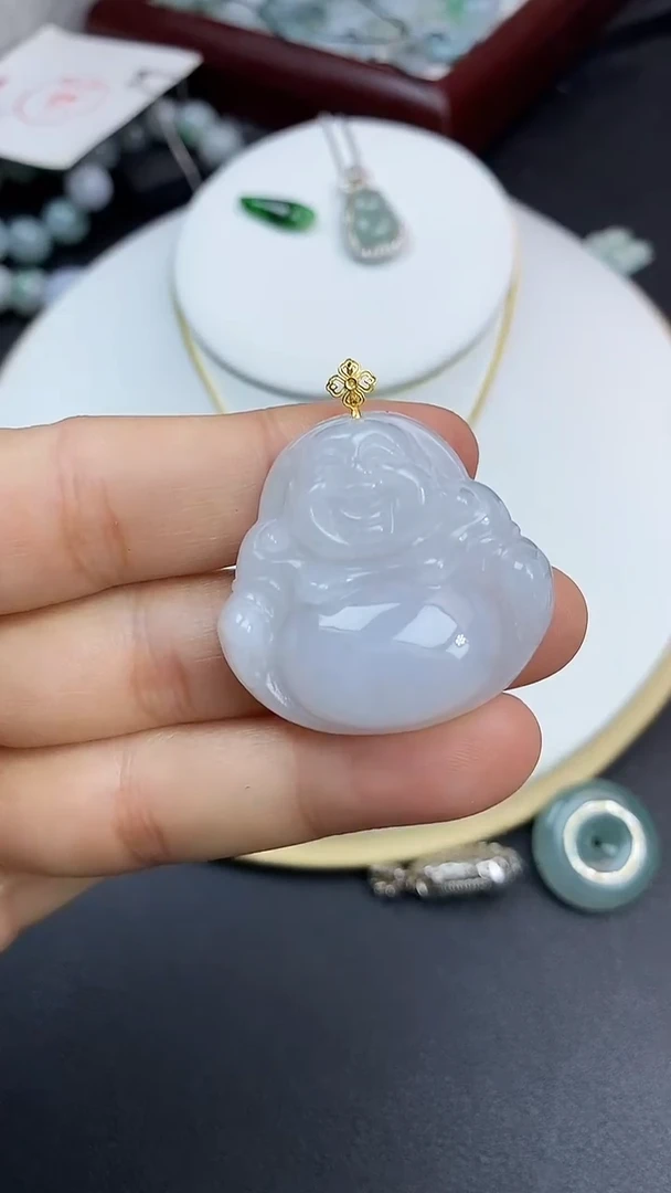 颈饰18K金镶嵌翡翠吊坠