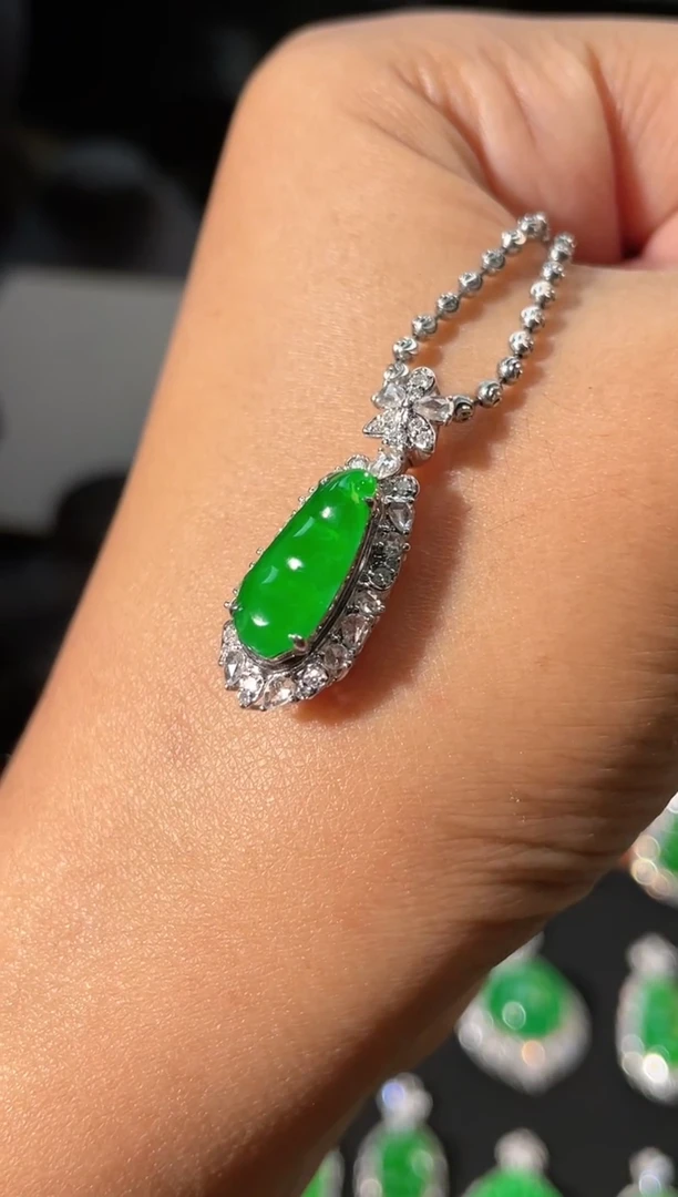 吊坠(不含链)18K金镶嵌翡翠福豆吊坠