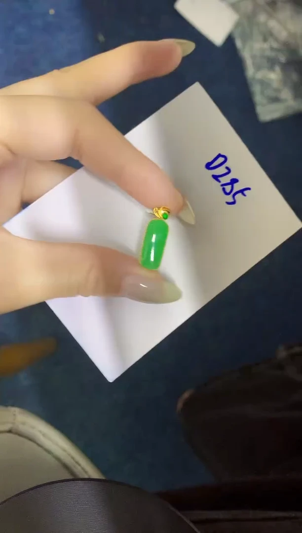 翡翠18K金镶嵌颈饰缅甸天然翡翠A货