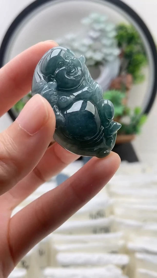 翡翠未镶嵌颈饰逍遥佛