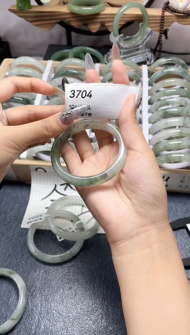 未镶嵌手镯石英质玉3704