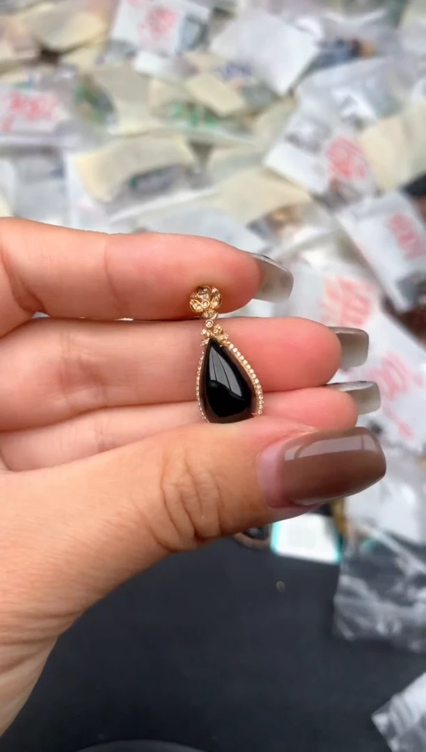 18K金镶嵌挂件翡翠—