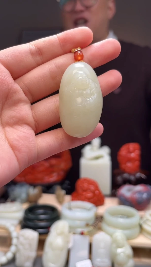 颈饰未镶嵌和田玉吊坠