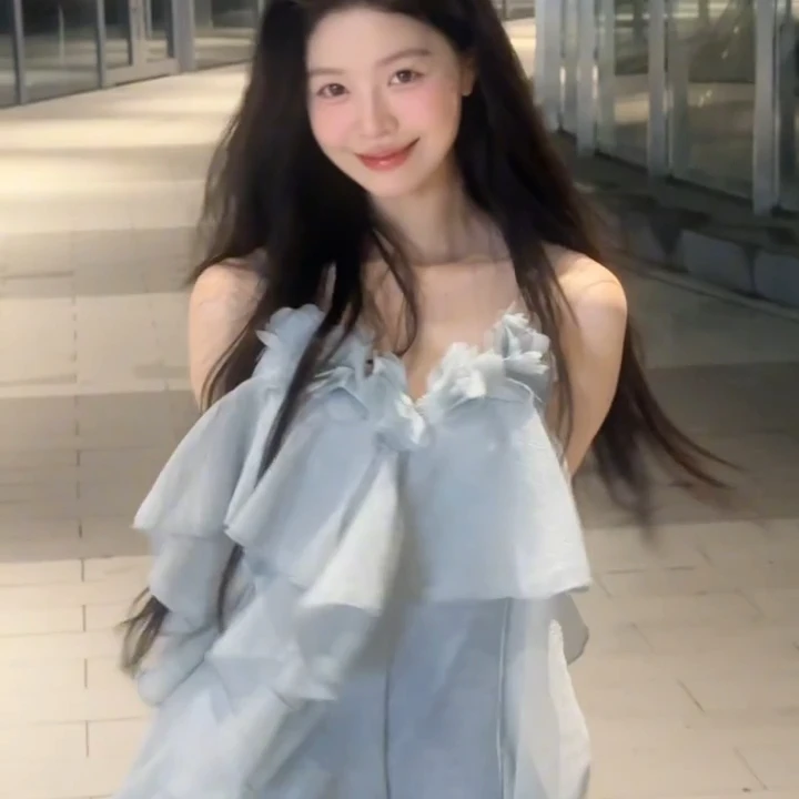 蓝色荷叶边吊带连衣裙女夏季立体花朵雪纺小个子a字蛋糕短裙约会