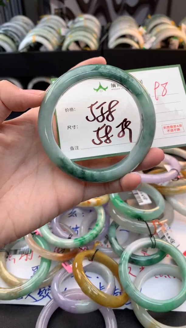 未镶嵌定制翡翠毛货需精细抛光+多人