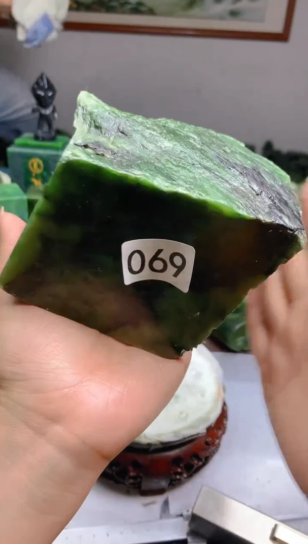 和田玉（碧玉）未镶嵌珠宝半成品11