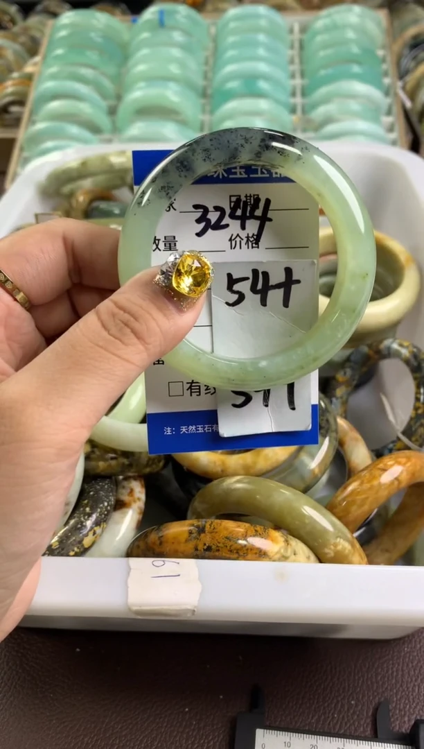 【闪购商品】蛇纹石玉手镯未镶嵌3244