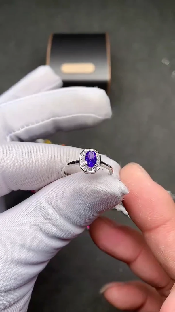 【闪购商品】彩色蓝宝石戒指银S925镶嵌......