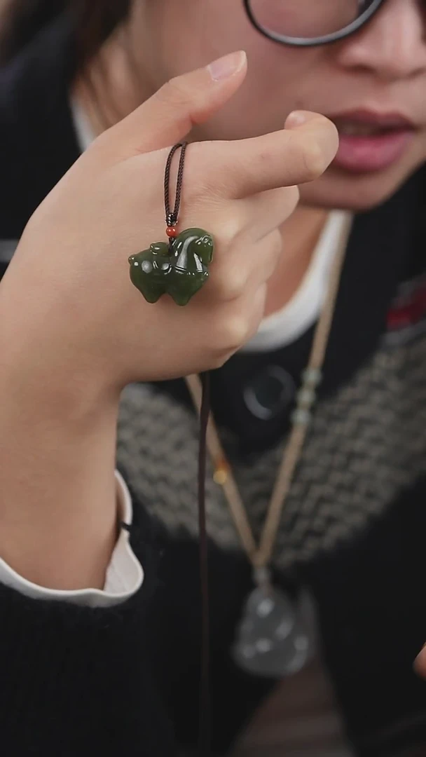 颈饰未镶嵌和田玉新疆沙枣青大马吊坠多样性发一