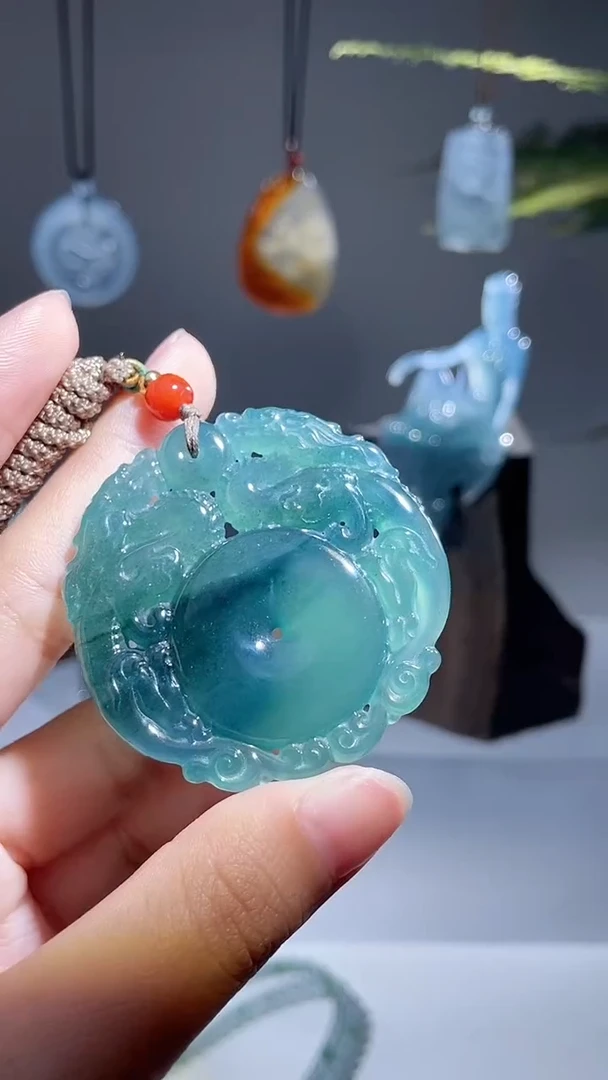 颈饰未镶嵌翡翠龙扣