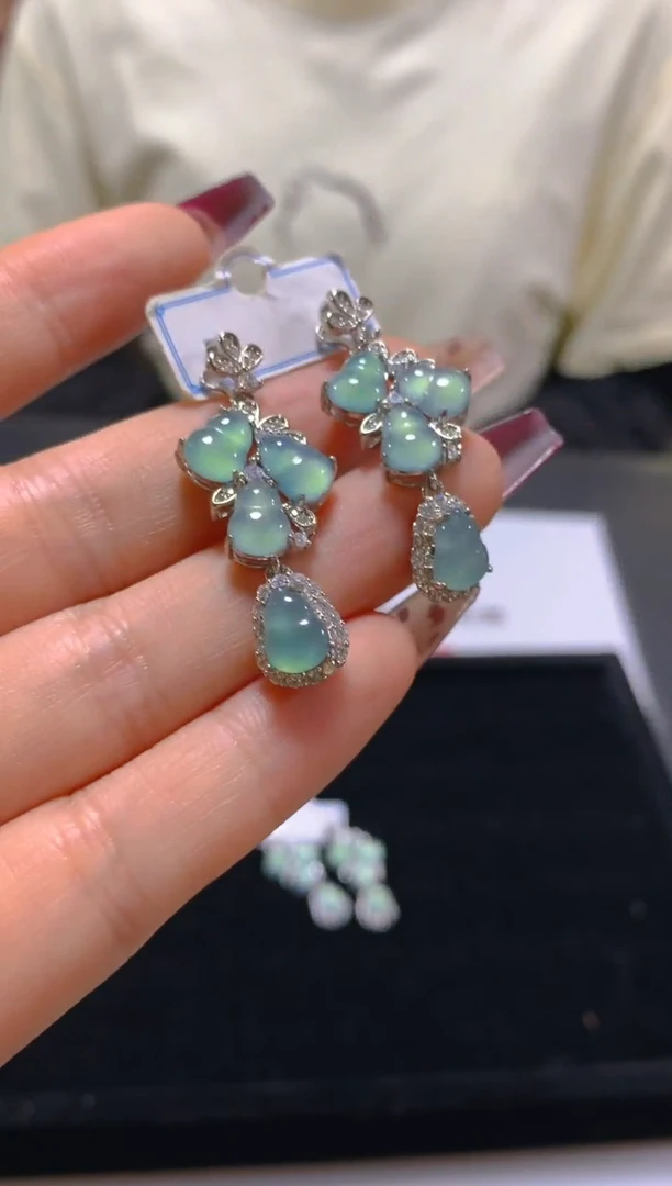 未镶嵌翡翠耳饰多样性发一