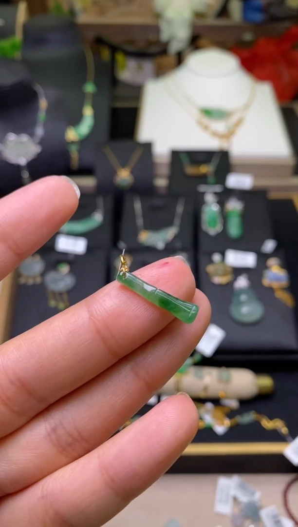 【闪购商品】翡翠颈饰18K金镶嵌净货17926