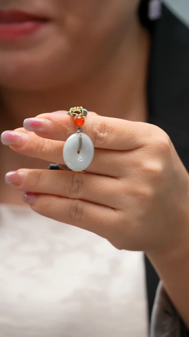 颈饰未镶嵌翡翠平安扣