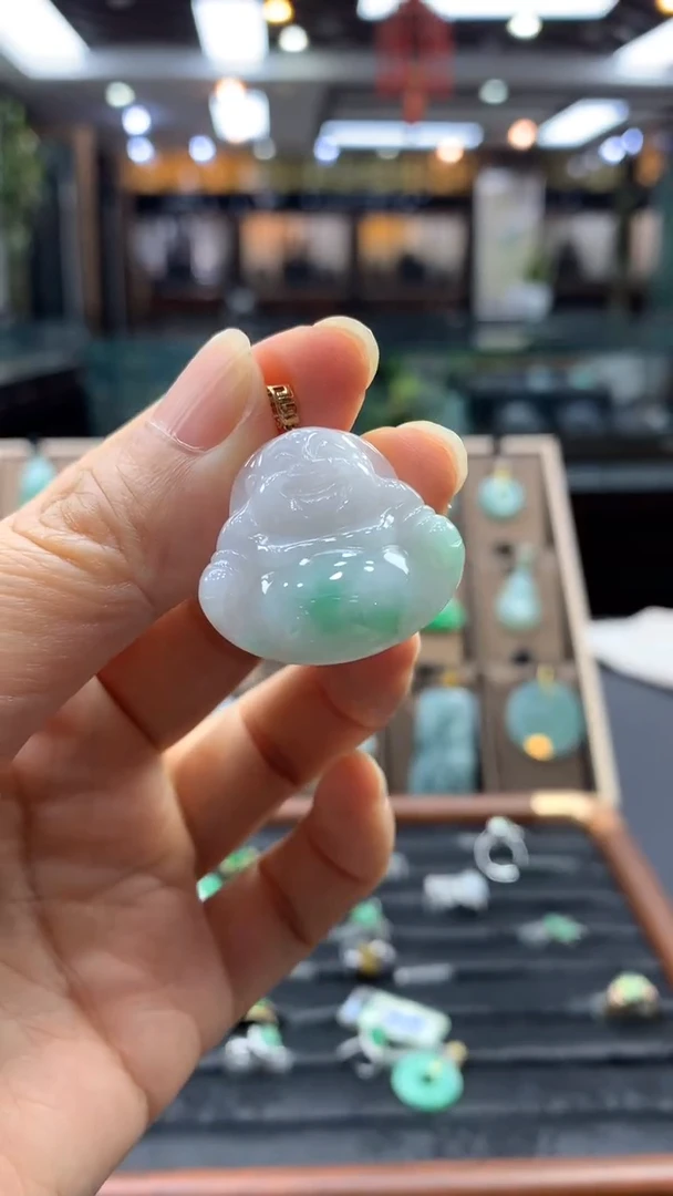 颈饰18K金镶嵌翡翠佛