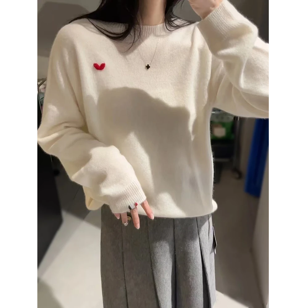 山羊绒羊毛衫小爱心刺绣 女圆领冬宽松套头长袖针织打底毛衣W6369
