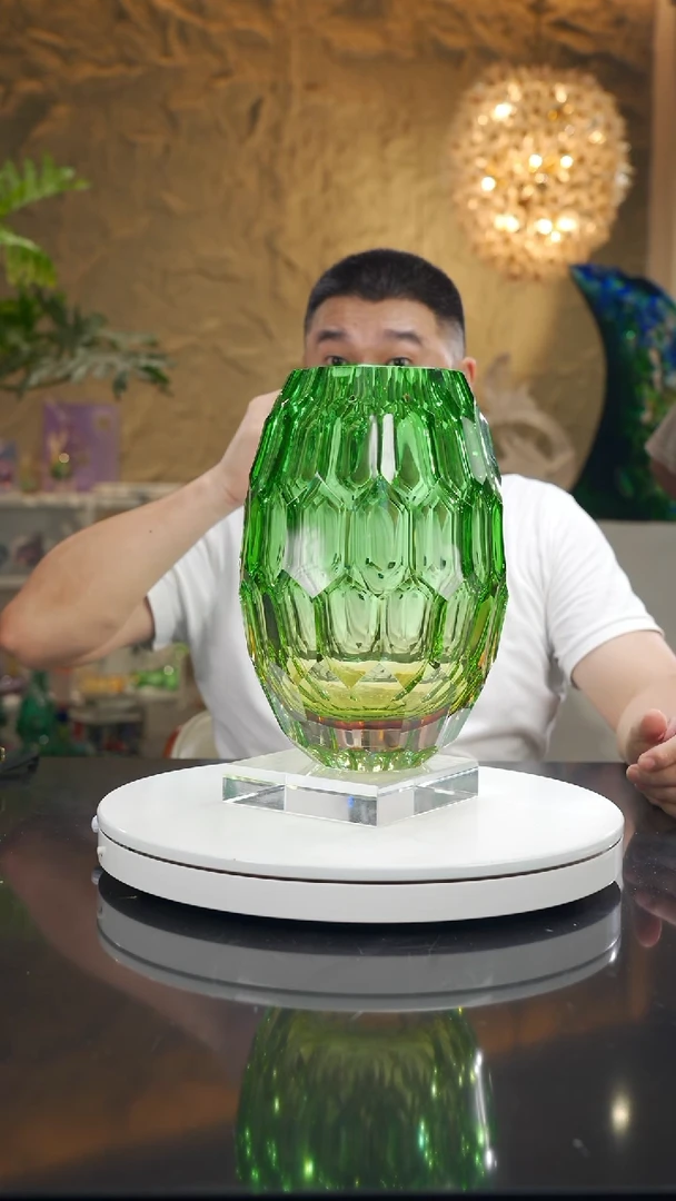 摆件福利琥珀绿凹切面花瓶