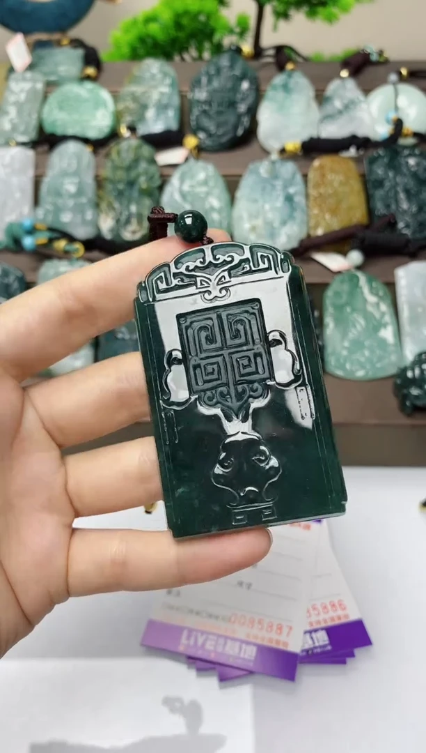 翡翠未镶嵌颈饰