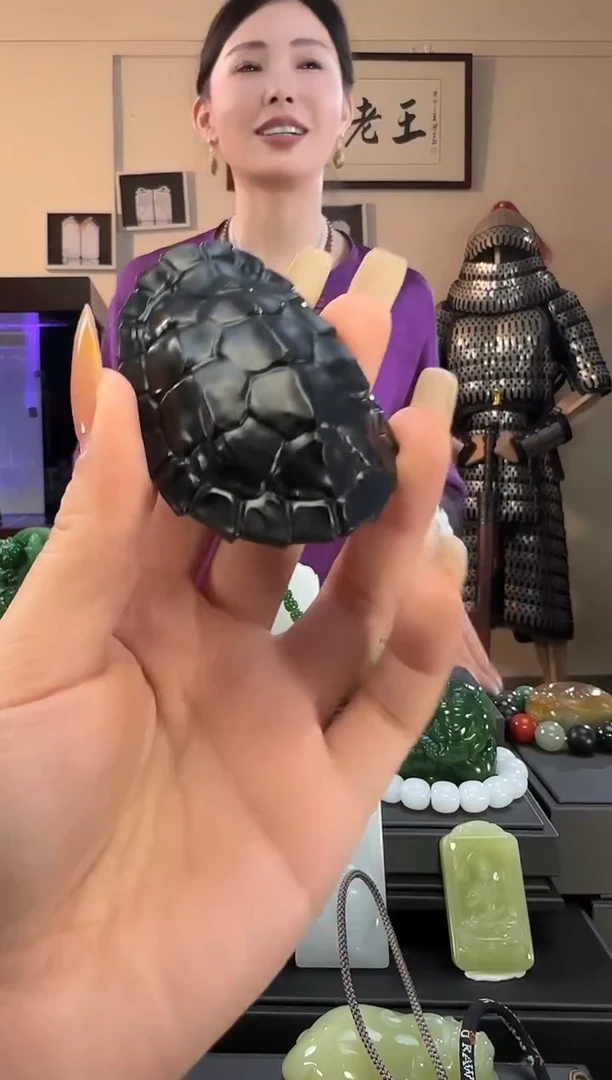 颈饰未镶嵌和田玉青玉富甲手把