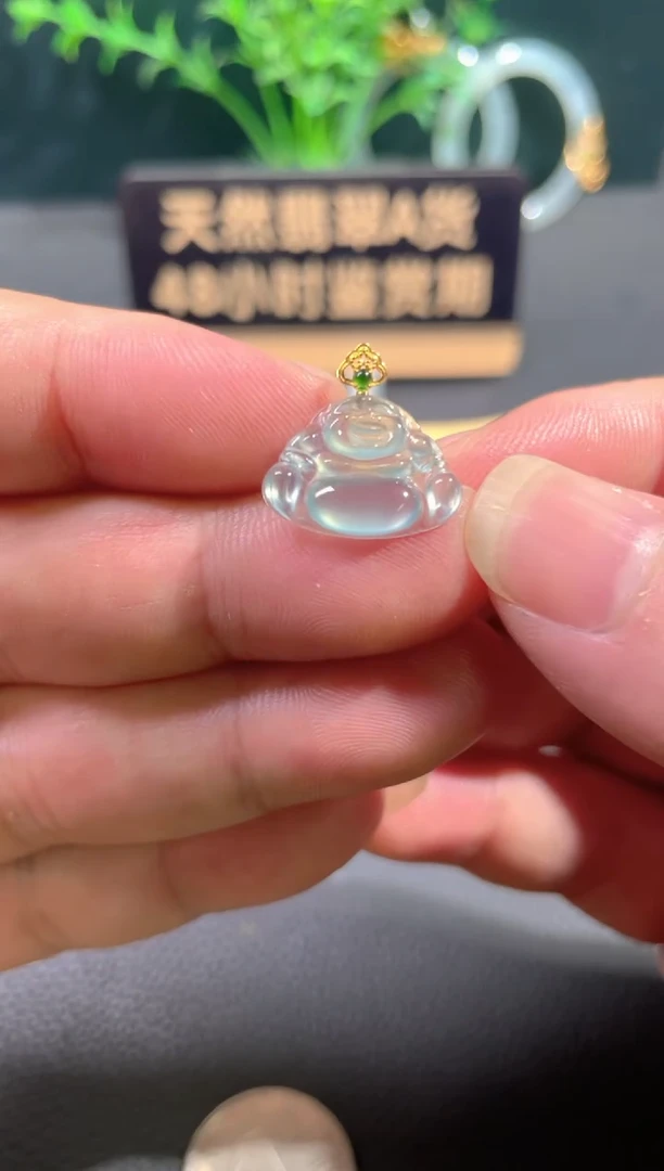 翡翠18K金镶嵌颈饰翡翠