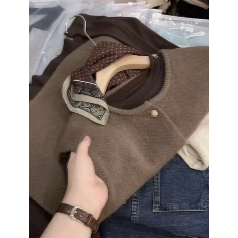 可可咖小金扣秋冬开衫毛衣马甲背心女款叠穿外穿宽松显瘦针织衫女