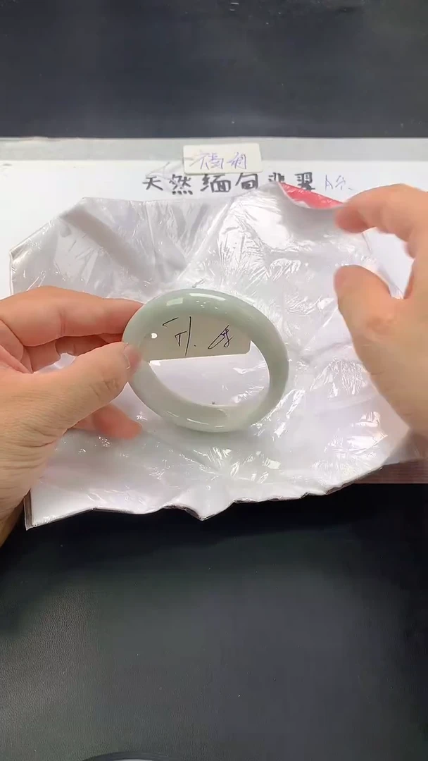翡翠手镯未镶嵌10