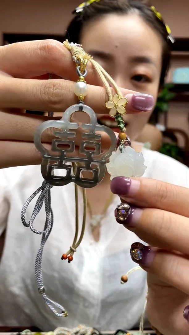 岫玉未镶嵌吊坠·