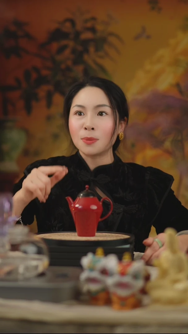 【闪购商品】茶壶红色壶身黑色盖子美人尖