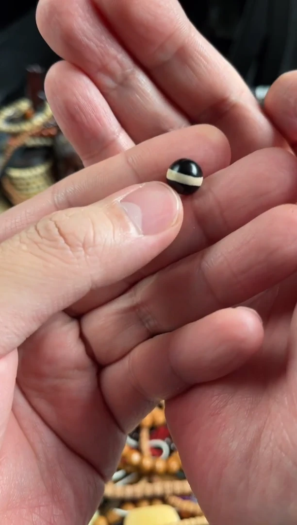 未镶嵌.玛瑙/玉髓王胖子文玩工作室一线圆珠随机发黑