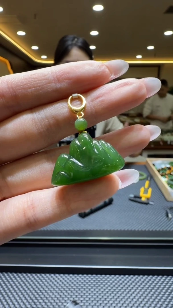 颈饰未镶嵌和田玉挂件