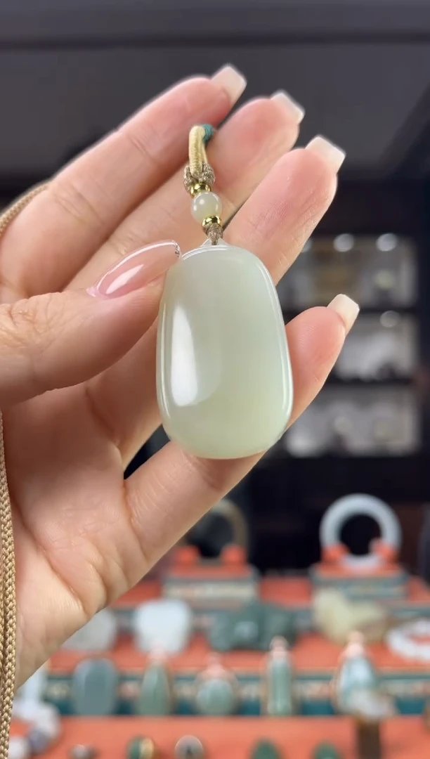 颈饰未镶嵌和田玉佩佩