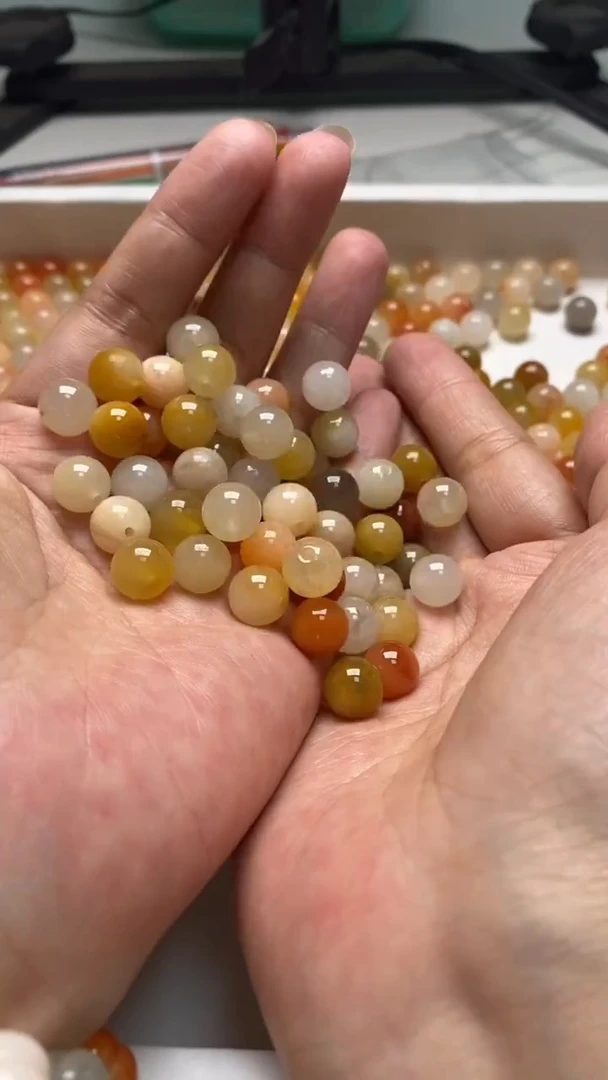石英质玉（黄龙玉）未镶嵌颈饰卡10散珠20颗