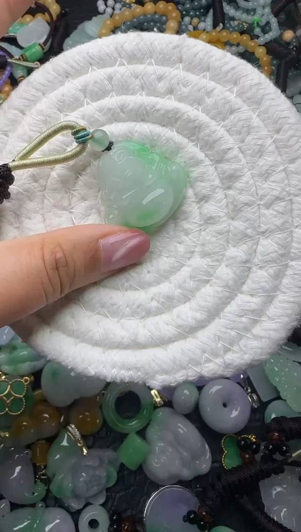 颈饰未镶嵌翡翠缅甸翡翠吊坠