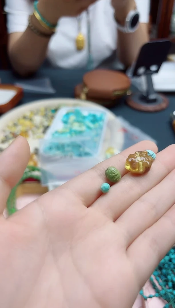 未镶嵌琥珀裸石蜜蜡面包配饰*1 GW