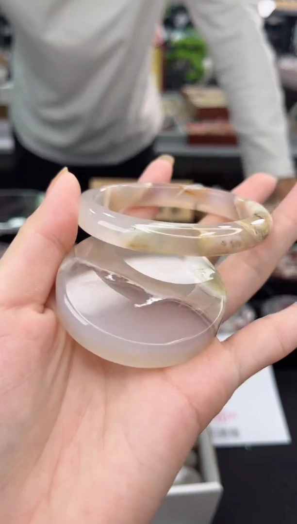 【闪购商品】石英质玉手镯未镶嵌55圈口（赠品镯心）1660232