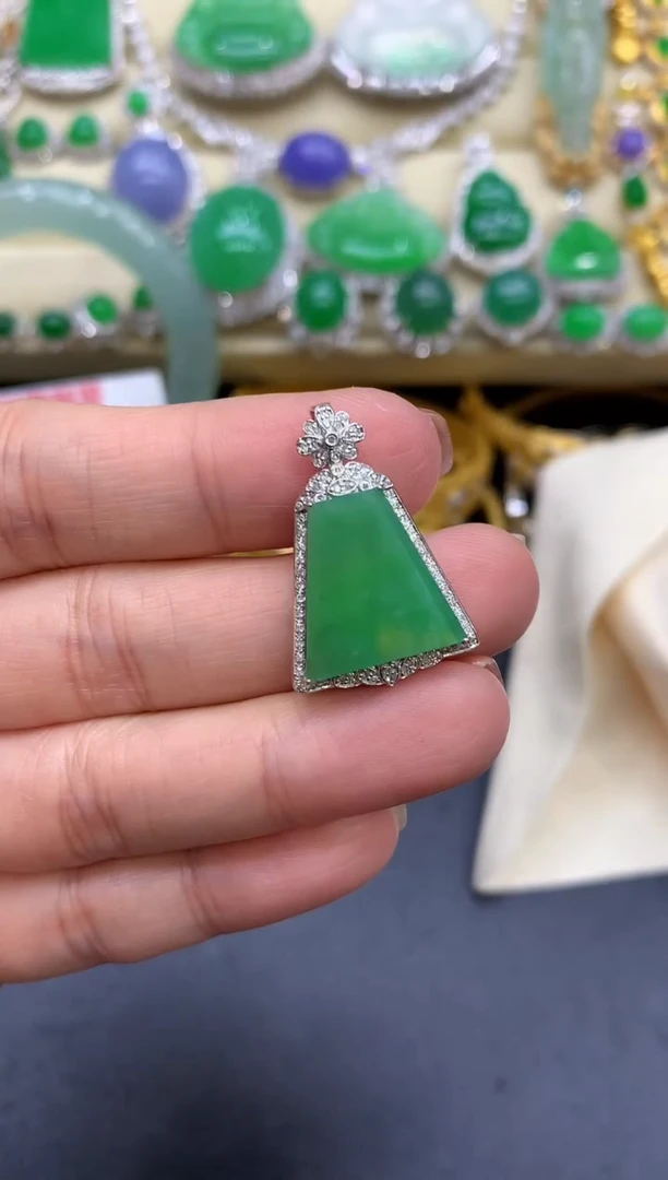 颈饰18K金镶嵌翡翠312-中国好珍宝