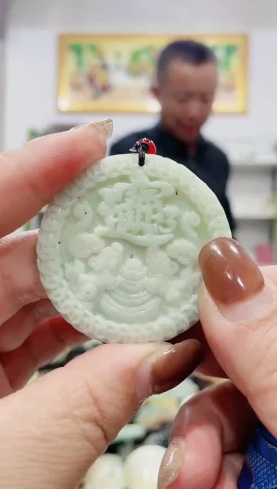 未镶嵌蛇纹石玉吊坠