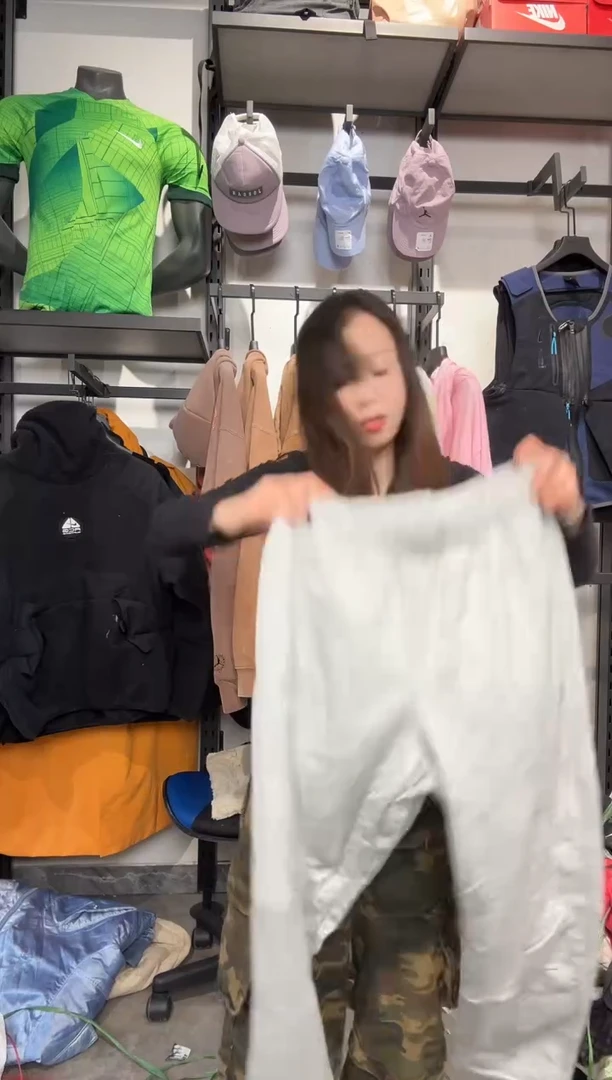 1374 编码 瑕疵款直播间过款为准 尺码   身高  M